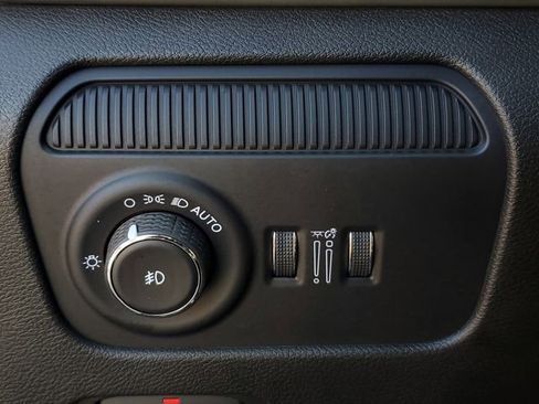 Used 2025 Jeep Wagoneer 4WD w/ Convenience Group I image 34