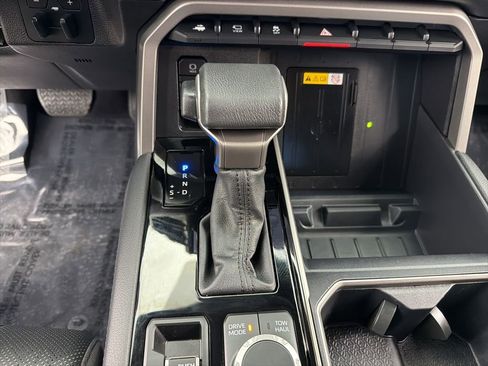 Used 2024 Toyota Tundra Limited image 15