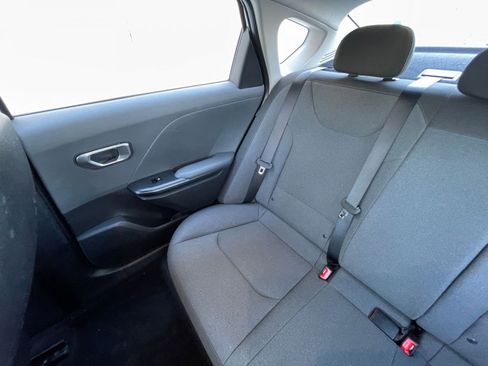 Used 2025 Kia K4 LXS image 39