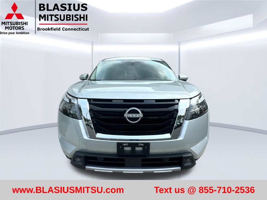Used 2025 Nissan Pathfinder SL AWD/4WD image 4