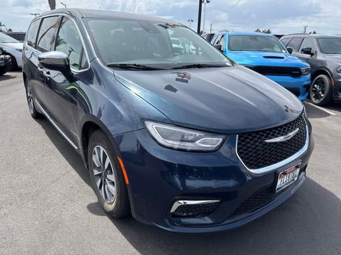 Used 2023 Chrysler Pacifica Limited FWD image 7