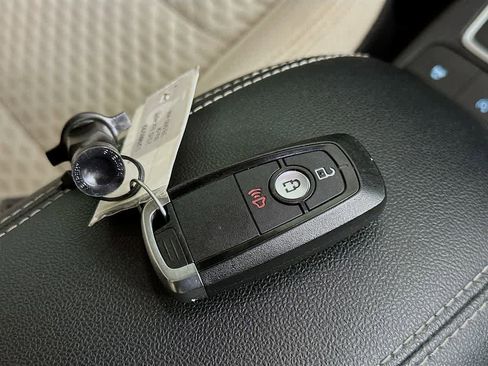 Certified 2020 Ford Escape SE image 21