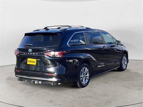 Certified 2021 Toyota Sienna Platinum image 5