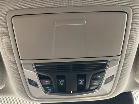 Used 2025 Acura RDX SH-AWD w/ Technology Package image 28