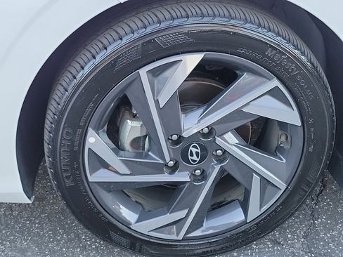 Certified 2025 Hyundai Elantra Sport image 25