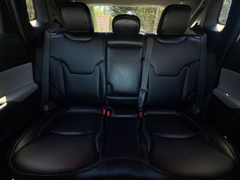 Used 2025 Jeep Compass Limited AWD/4WD image 38