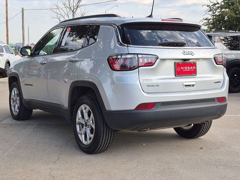 Used 2025 Jeep Compass Latitude w/ Convenience Group AWD/4WD image 6