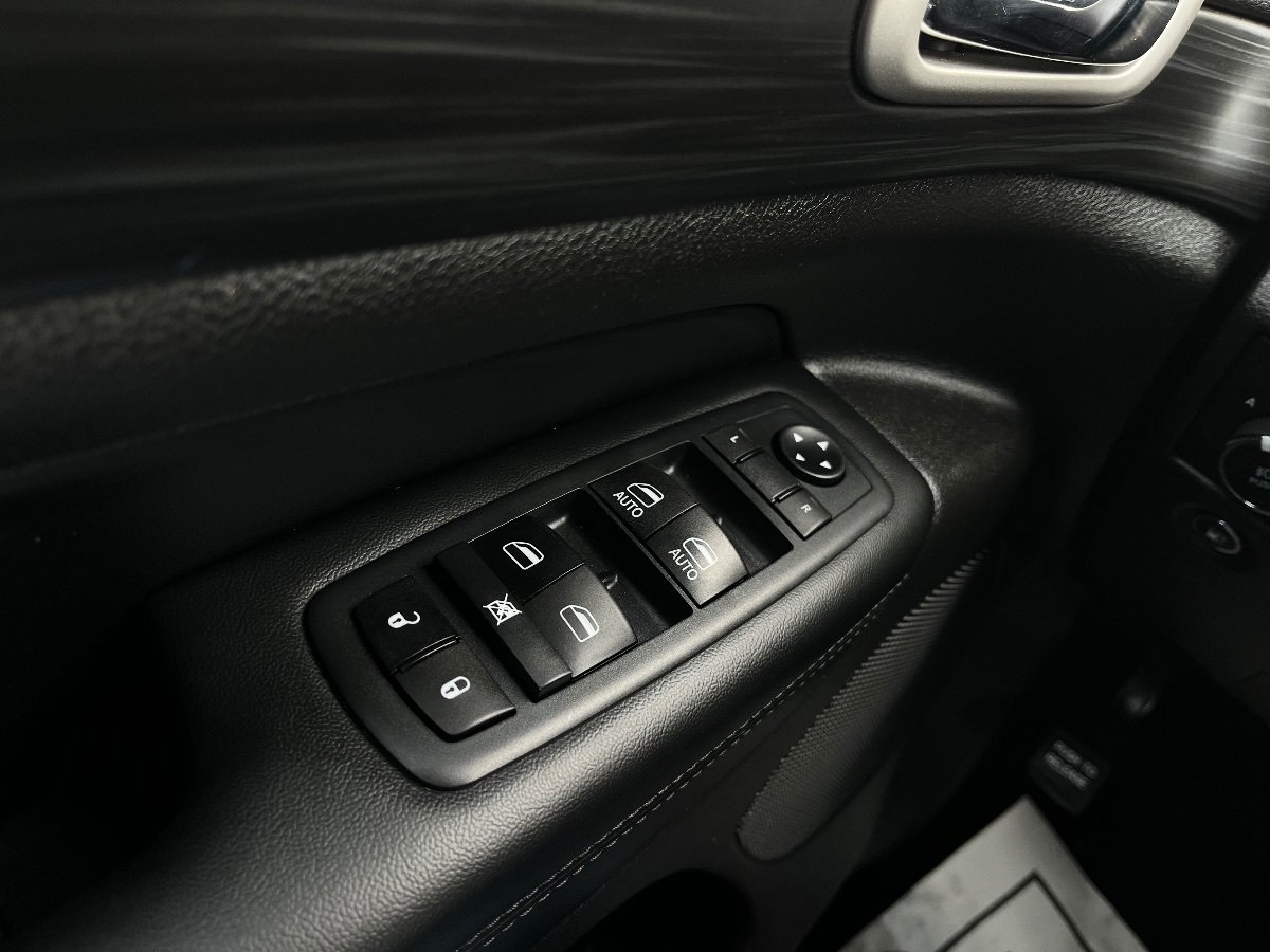 Used 2020 Jeep Grand Cherokee Altitude RWD image 23