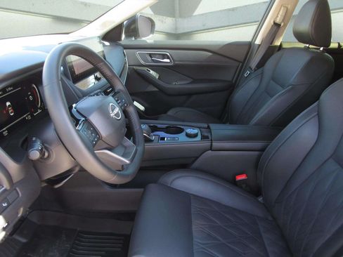 Used 2025 Nissan Rogue Platinum w/ Platinum Premium Package AWD/4WD image 16