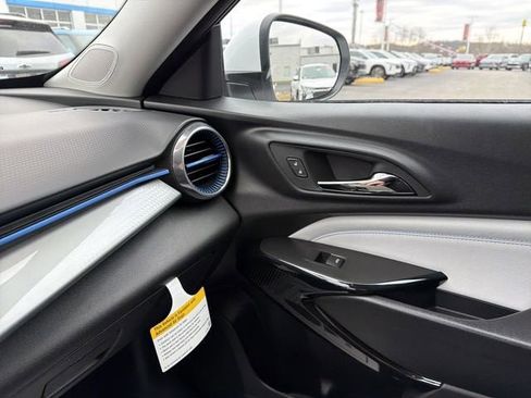 New 2026 Chevrolet Trax LT w/ Driver Confidence Package image 25