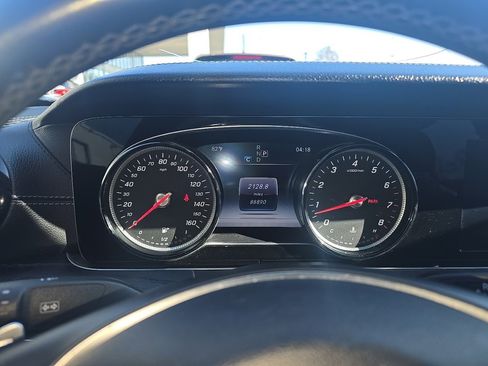 Used 2017 Mercedes-Benz E 300 4MATIC image 8