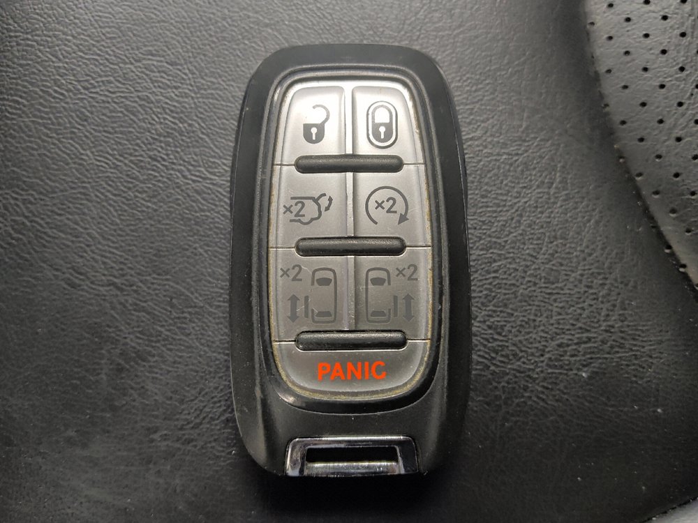 Used 2023 Chrysler Pacifica Touring-L FWD image 32