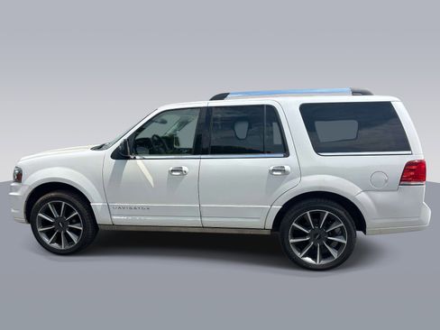 Used 2017 Lincoln Navigator Reserve AWD/4WD image 6