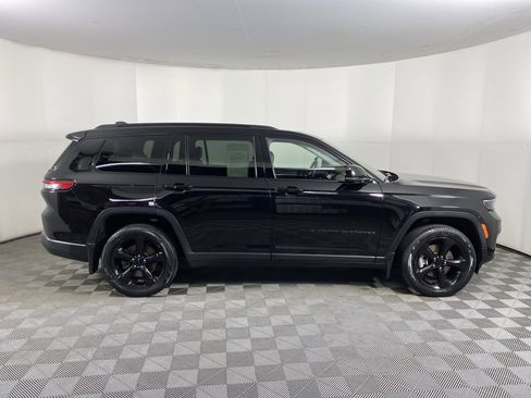 Used 2023 Jeep Grand Cherokee L Limited w/ Black Appearance Package AWD/4WD image 8