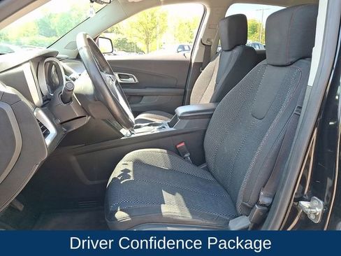 Used 2017 Chevrolet Equinox LT w/ Convenience Package FWD image 2