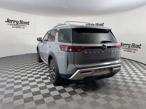 Used 2025 Nissan Pathfinder Platinum image 11