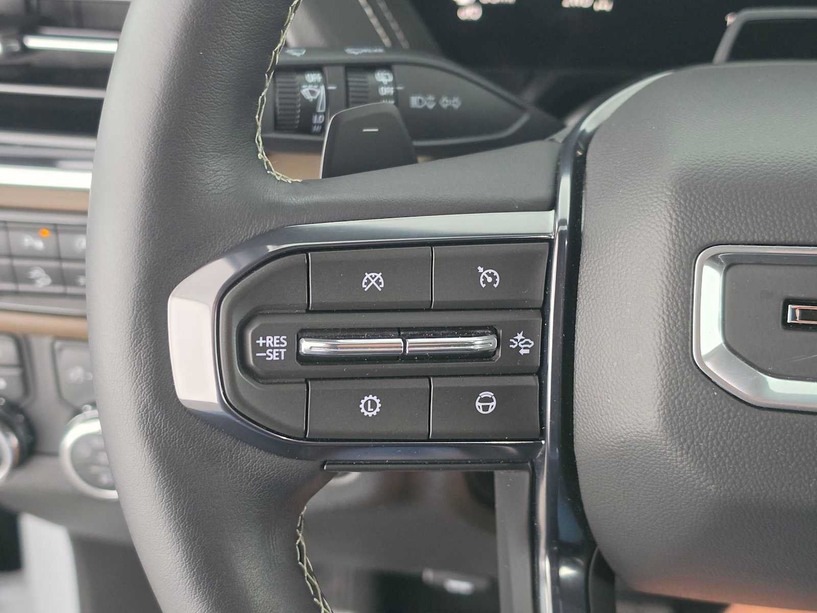 Used 2026 GMC Yukon Denali Ultimate AWD/4WD image 32