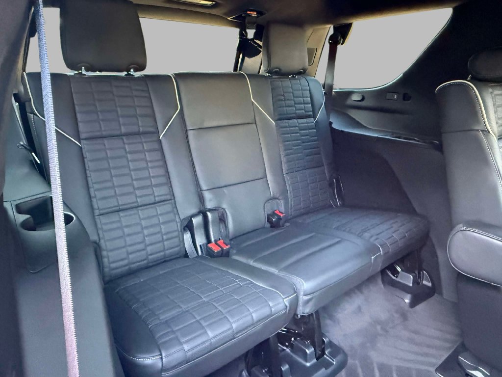 Used 2024 Cadillac Escalade Sport Platinum w/ LPO, ONYX Package AWD/4WD image 17