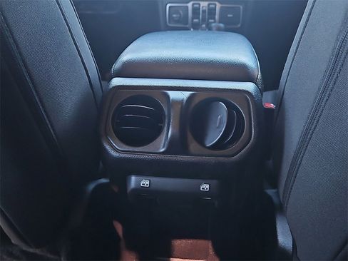 Used 2023 Jeep Gladiator Willys image 18