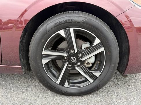 Used 2025 Nissan Sentra SV FWD image 11