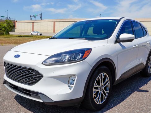 Used 2022 Ford Escape SEL w/ Technology Package AWD/4WD image 8