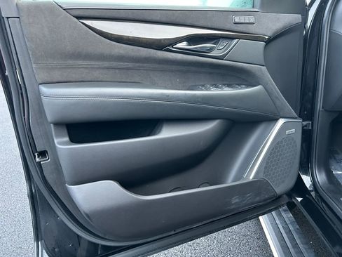 Used 2020 Cadillac Escalade Platinum image 22