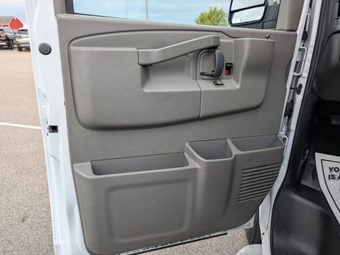 Used 2024 Chevrolet Express 2500 w/ Driver Convenience Package image 7
