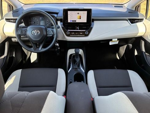 Used 2025 Toyota Corolla LE image 8