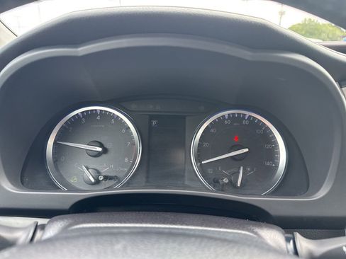 Used 2018 Toyota Highlander XLE image 29