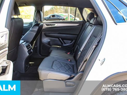 Used 2024 Volkswagen Atlas Cross Sport SE image 16