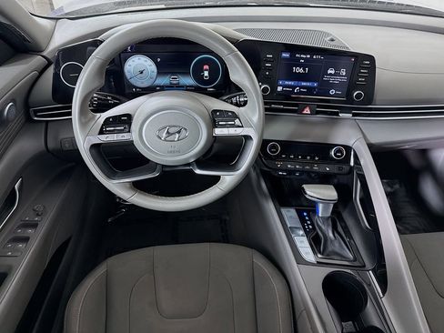 Certified 2021 Hyundai Elantra SEL w/ Convenience Package FWD image 4