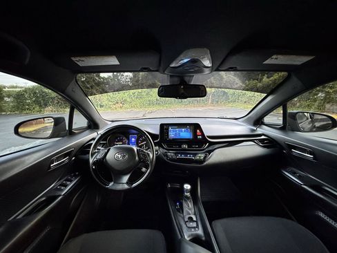 Used 2018 Toyota C-HR XLE FWD image 27