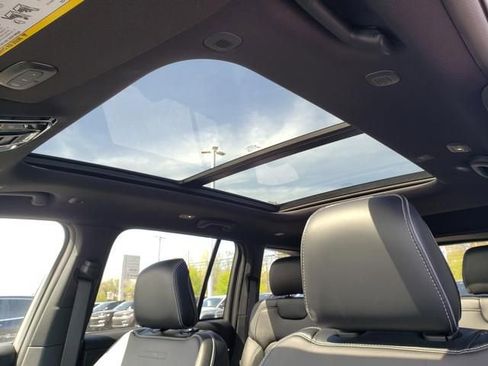 New 2023 Jeep Grand Cherokee Overland image 11