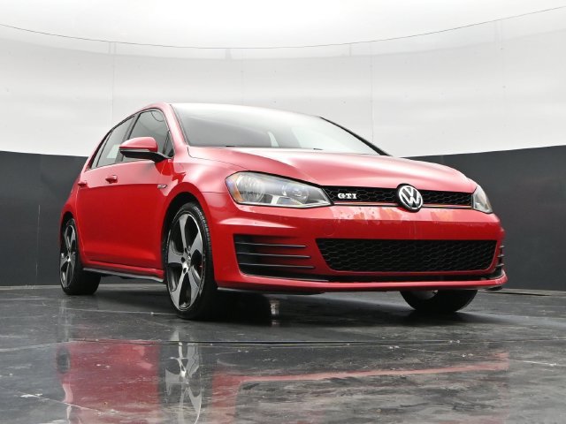 Used 2016 Volkswagen Golf 4-Door FWD image 42