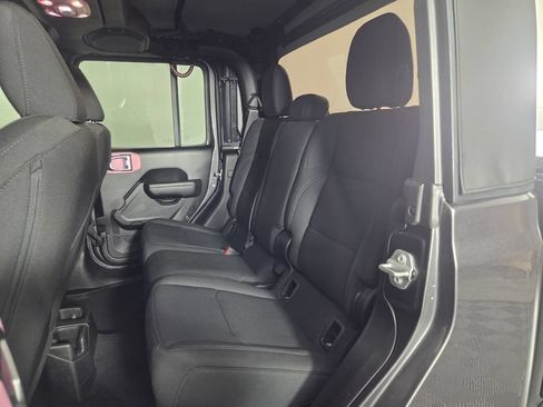 Used 2023 Jeep Gladiator Sport AWD/4WD image 24