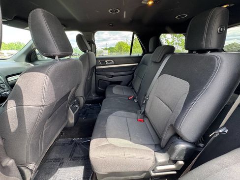 Used 2018 Ford Explorer XLT w/ Equipment Group 201A FWD image 11