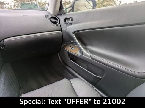 Used 2015 Lexus IS 250C w/ Luxury Package image 22
