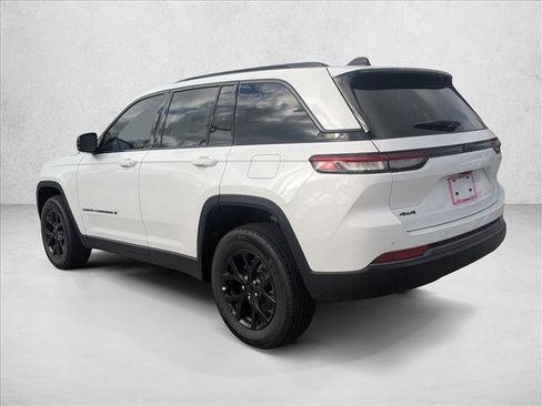 New 2026 Jeep Grand Cherokee Altitude image 8