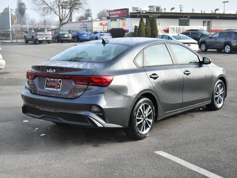 Used 2024 Kia Forte LXS image 8