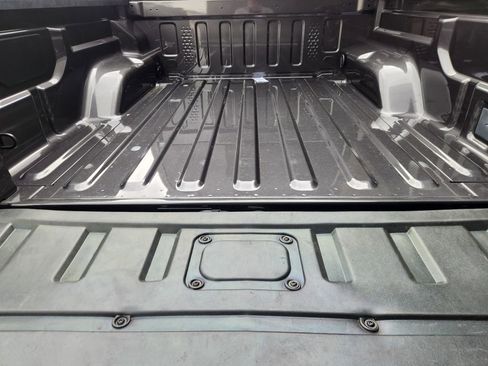 Used 2025 Jeep Gladiator Sport image 35