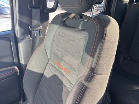 Used 2025 Nissan Frontier PRO-4X AWD/4WD image 6
