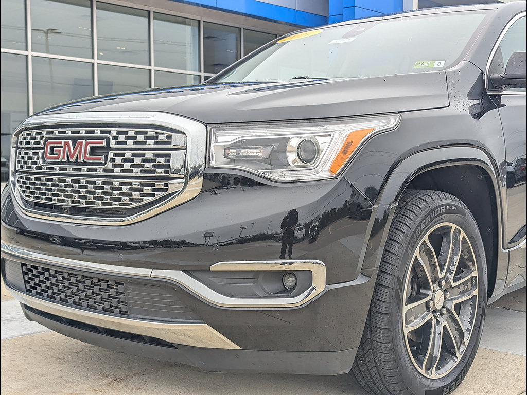 Used 2017 GMC Acadia Denali w/ Technology Package FWD image 12
