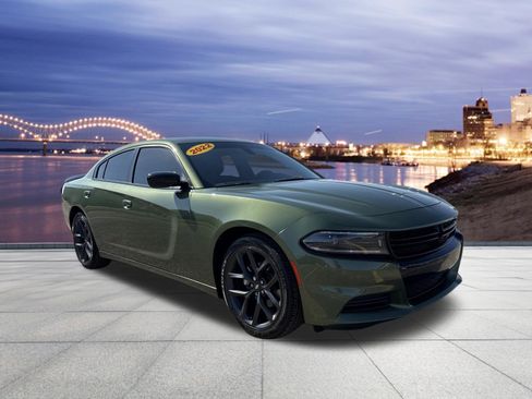 Used 2022 Dodge Charger SXT w/ Blacktop Package image 4