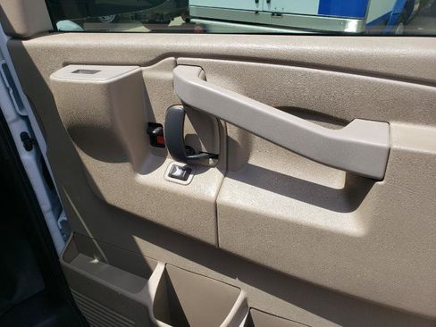 Used 2016 Chevrolet Express 2500 RWD image 20