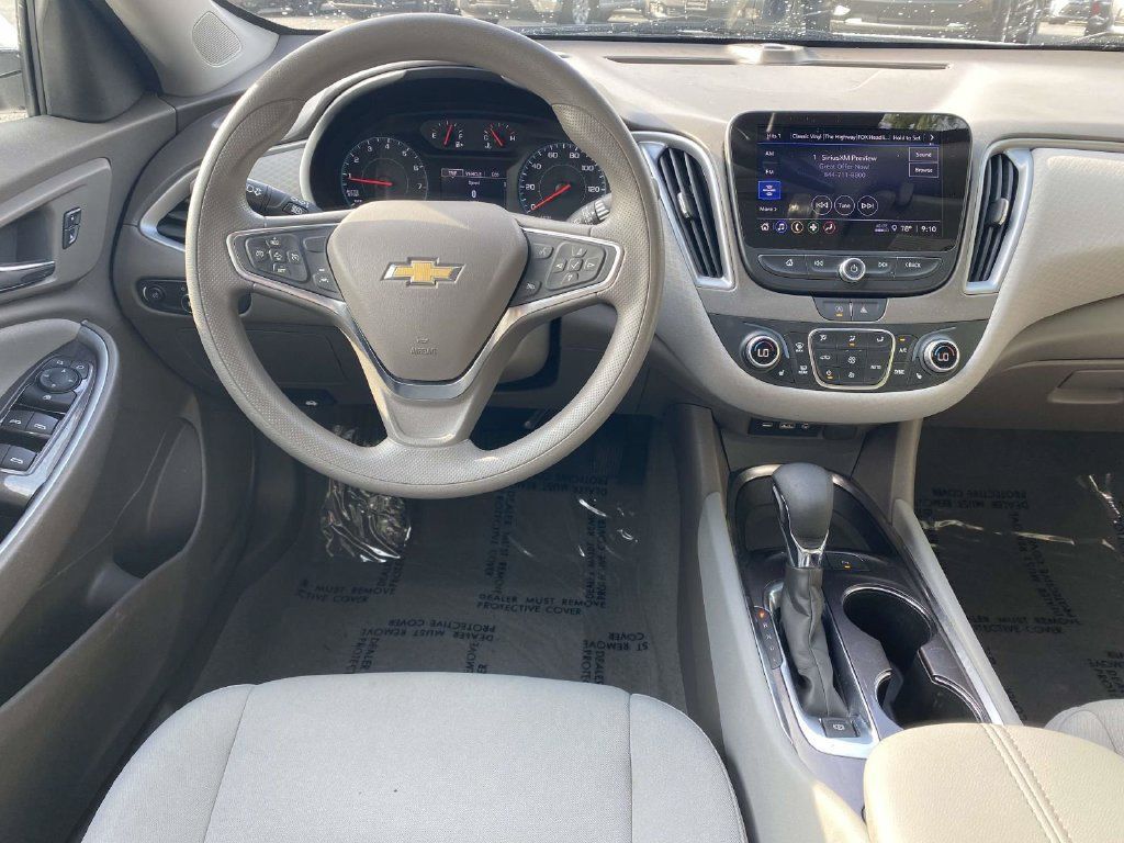 Used 2025 Chevrolet Malibu LT FWD image 9