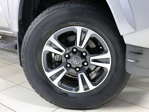Used 2016 Toyota Tacoma TRD Sport w/ Towing Package RWD image 12