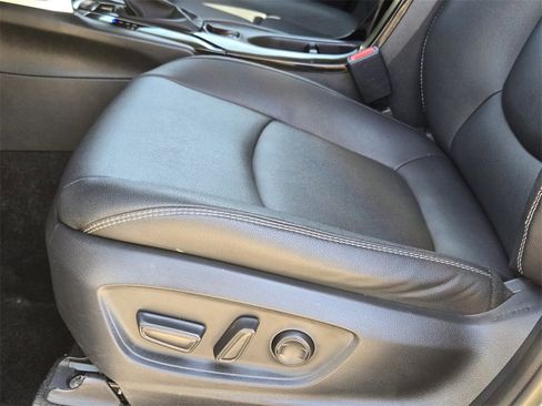 Used 2024 Toyota Corolla Cross XLE image 27