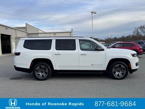 Used 2024 Jeep Wagoneer L Series II image 23