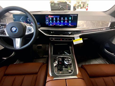 New 2026 BMW X5 xDrive50e image 5
