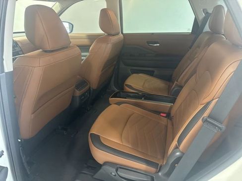 Used 2024 Nissan Pathfinder Platinum FWD image 23